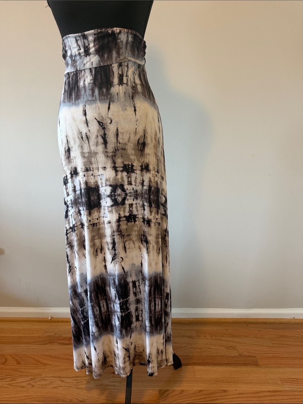 Monteau Black and White Tie-Dye Maxi Skirt. Stretch Material